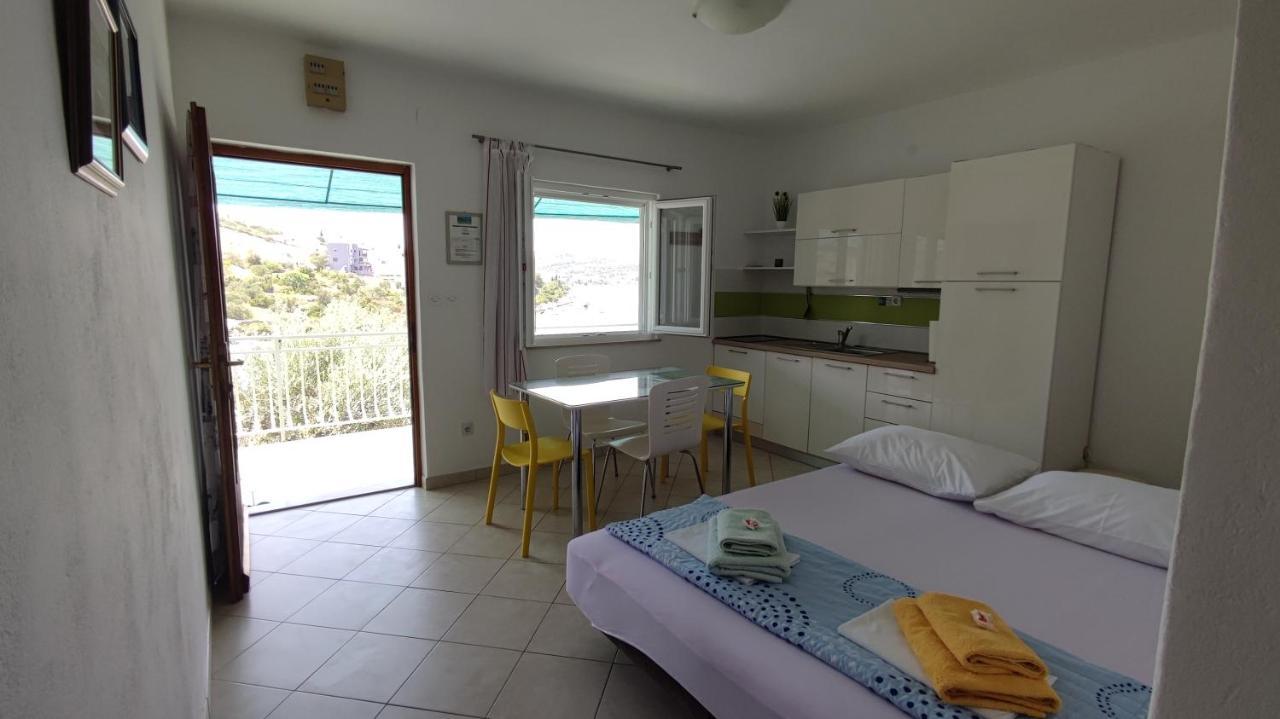 Rogoznica Seafront Apartment - Kalebova Luka Bagian luar foto